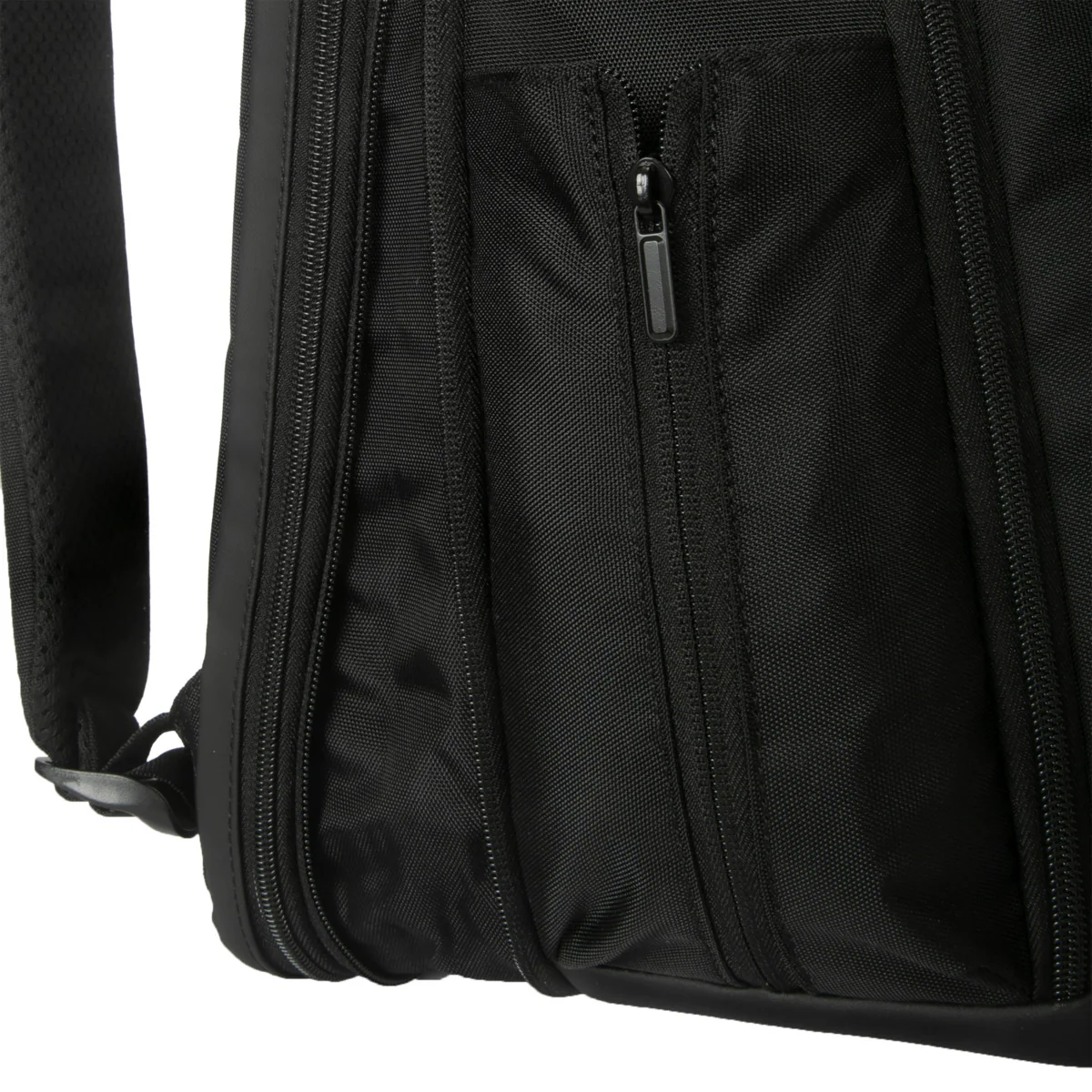 17” Voyager EXP Travel Backpack - Image 13